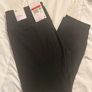Nike Women’s Athletic Crop Pants